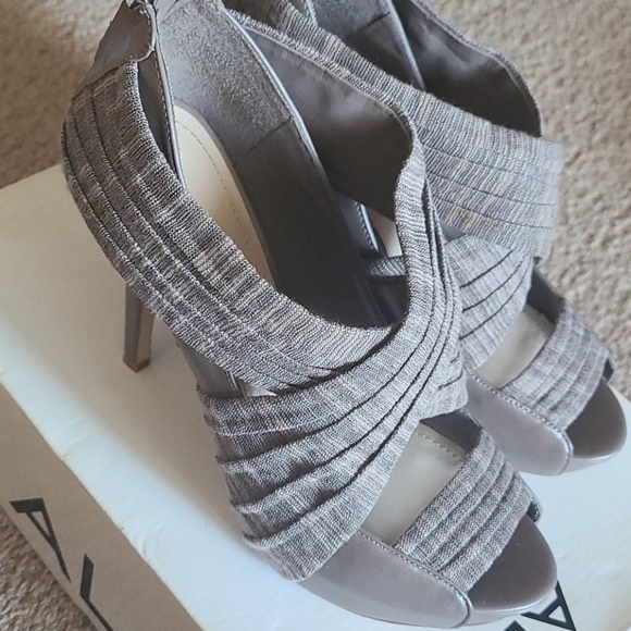 Heels - Picture 2 of 7